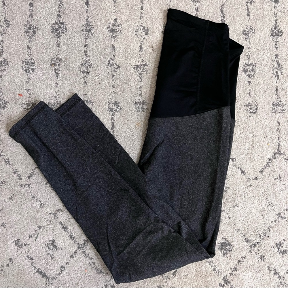 Ingrid & Isabel Maternity leggings Size Small Grey